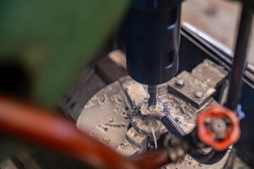 Machine dans une usine de métallurgie