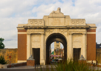 Obraz premium View at the Menin Gate Monument (World War Memorial) in Ypres, Belgium