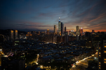Obraz premium Sunset over Taipei City