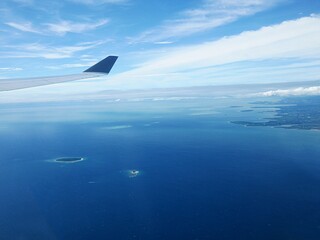 飛行機から見たフィジーのセレニティアイランドとサウスシーアイランド