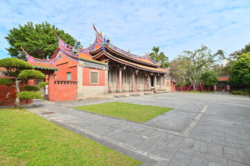 The Lingxing Gate at Taipei Confucius Temple serves as both an entrance and a symbol of Confucian philosophy, reflecting respect and reverence for Confucius and his teachings.