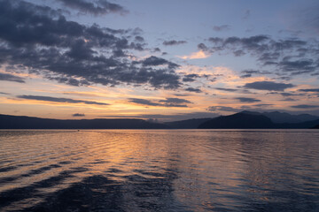 十和田湖の夜明け