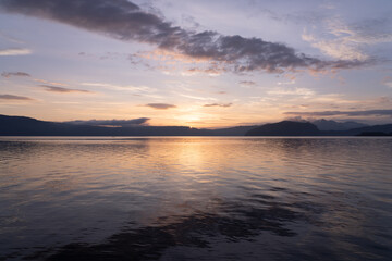 十和田湖の夜明け