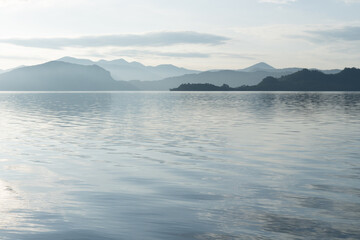 穏やかな朝の十和田湖