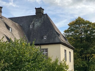 Fototapeta premium Historisches Wasserschloss in der Stadt Balve im Sauerland
