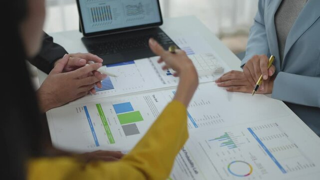 Team meeting, working together, communication concept in business people working together, meeting room Various business meetings to brainstorm ideas Discuss and summarize results in office.