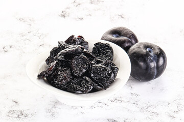 Dry prunes in thw bowl