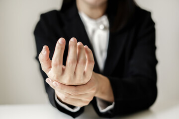 Fototapeta premium Woman hand with wrist pain numbness and pain in the palm of the hand has pain and tingling in the nerve endings This is a side effect of sitting and working for a long time on a laptop at the office