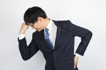 ガッツポーズをする男性ビジネスマン