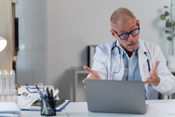 Obraz premium the doctor work with laptop at table in clinic. Online consultation