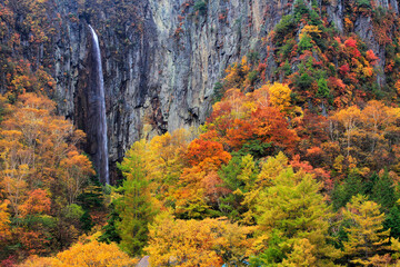 長野県、紅葉の米子大瀑布