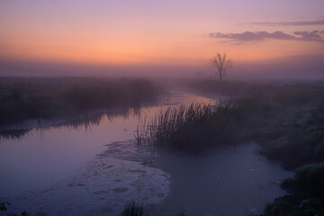 Wschód słońca nad rzeką © M