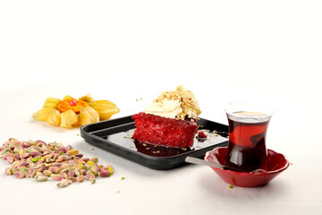 Turkish Delight: Ekmek Kadayıfı and Tea Harmony