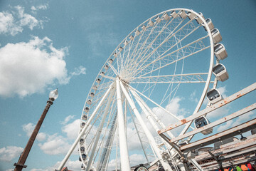 Fototapeta premium Ferris Wheel with blue cloudy sky