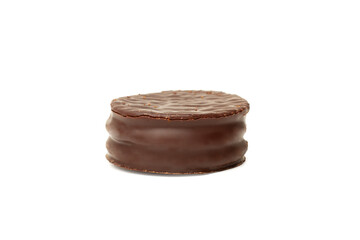 Alfajor con dulce de leche, un postre tradicional argentino sobre un fondo blanco aislado. Vista de...