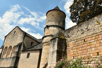 Tour de guet dans le mur d’enceinte des châteaux du village de Curemonte en Corrèze