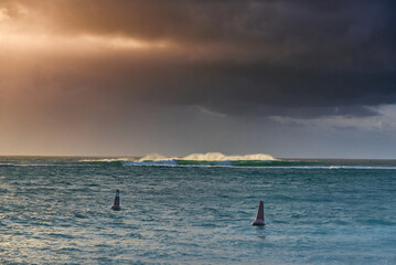 Obraz premium Beautiful sunset over the ocean