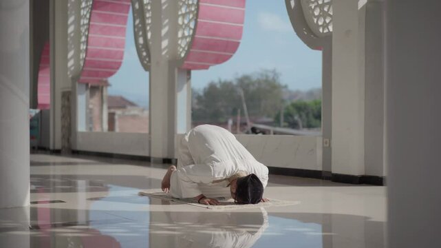 A Muslim is praying in the mosque