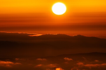 The sun as the protagonist of the sunset in the mountains of Asturias, Spain, on a summer day!