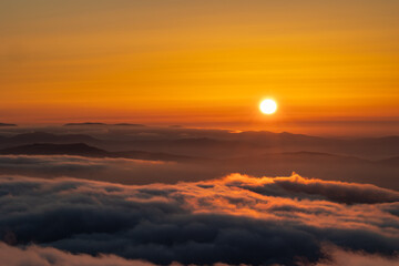 The sun as the protagonist of the sunset in the mountains of Asturias, Spain, on a summer day!