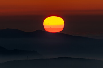 The sun as the protagonist of the sunset in the mountains of Asturias, Spain, on a summer day!