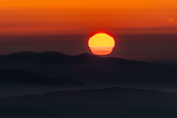 The sun as the protagonist of the sunset in the mountains of Asturias, Spain, on a summer day!