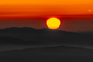 The sun as the protagonist of the sunset in the mountains of Asturias, Spain, on a summer day!