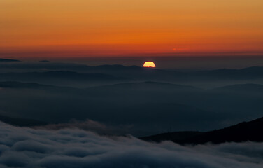 The sun as the protagonist of the sunset in the mountains of Asturias, Spain, on a summer day!