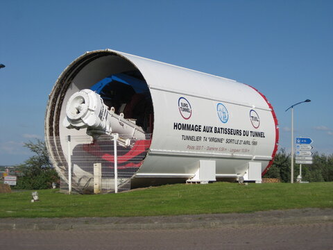 tunnel boring machine used to dig the Channel Tunnel - tunnelier ayant participer au creusement du tunnel sous la Manche