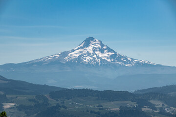 Fototapeta premium View of Mt. Hood and Valley in Hood River, OR