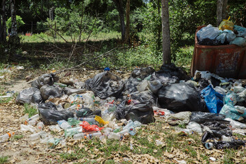 Descarte irregular de resíduos / lixo na natureza