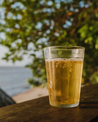 Cerveja gelada em copo americano (copo lagoinha) na praia | Ilha de Cotijuba, Pará, Amazônia,...