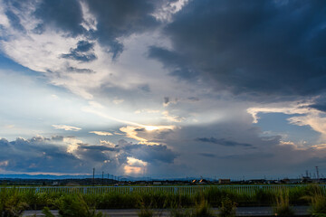 夕日に照らされる雲