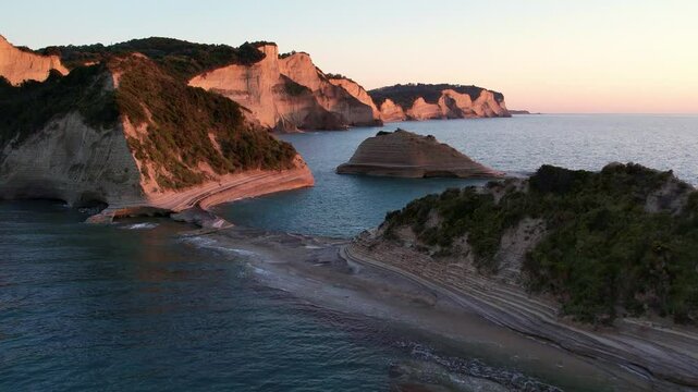 Sonnenuntergang an der sch&ouml;nen Felsformation Kap Drastis im Norden der griechischen Insel Korfu