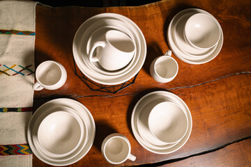 Vajilla plato de color arena de material de cerámica