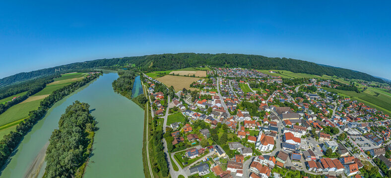 Das Inntal bei Marktl in Oberbayern im Luftbild