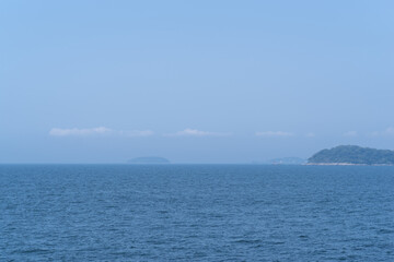 青い空と青い海