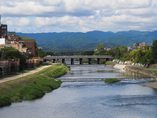 京都　鴨川　四条大橋から北の景色　
