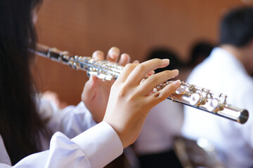フルートを演奏する © DannyM