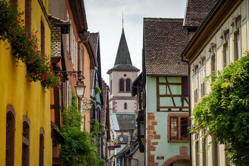 Fototapeta premium Street view on the beautiful village of Riquewihr in Alsace