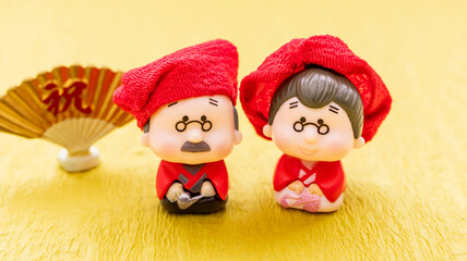 日本の還暦　還暦祝い　長寿のお祝い　赤い帽子とちゃんちゃんこ