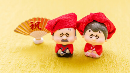 日本の還暦　還暦祝い　長寿のお祝い　赤い帽子とちゃんちゃんこ