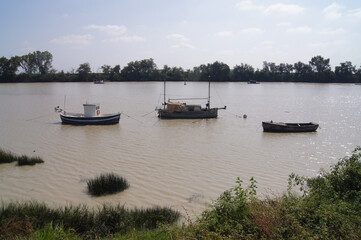 Obraz premium boats on the river