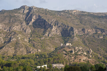 Fototapeta premium Paisaje montañoso en la población de Lorcha, España