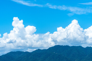 六甲山と夏雲（積雲） © promolink
