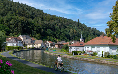 paysage avec passage du canal de la Marne au Rhin