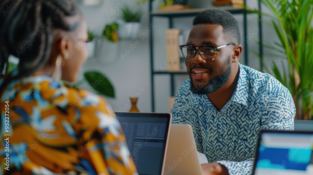 Poster digital consultant discussing digital marketing strategies with a client.
