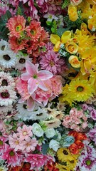 Fiori di seta vari colori tessuto fiore sfondo muro.