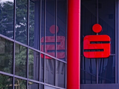 Ehingen, Germanx, August, 30,2024:  Facade with Logo of the german Savings Bank - Sparkasse - Finance Group.	