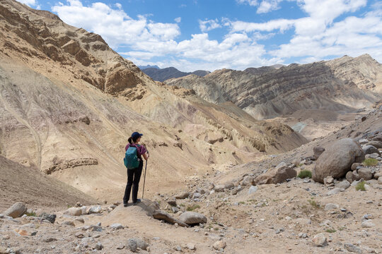 Randonneuse sur le Baby trek, Vall&eacute;e de Sham, Ladakh